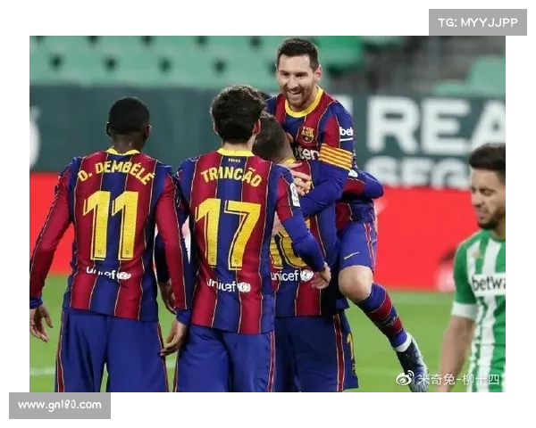 西甲352阵型战术解析与球队应用策略探讨 西甲352阵型战术解析与球队应用策略探讨