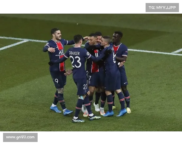 法甲新赛季球衣设计潮流解析与球迷文化的完美结合 法甲新赛季球衣设计潮流解析与球迷文化的完美结合